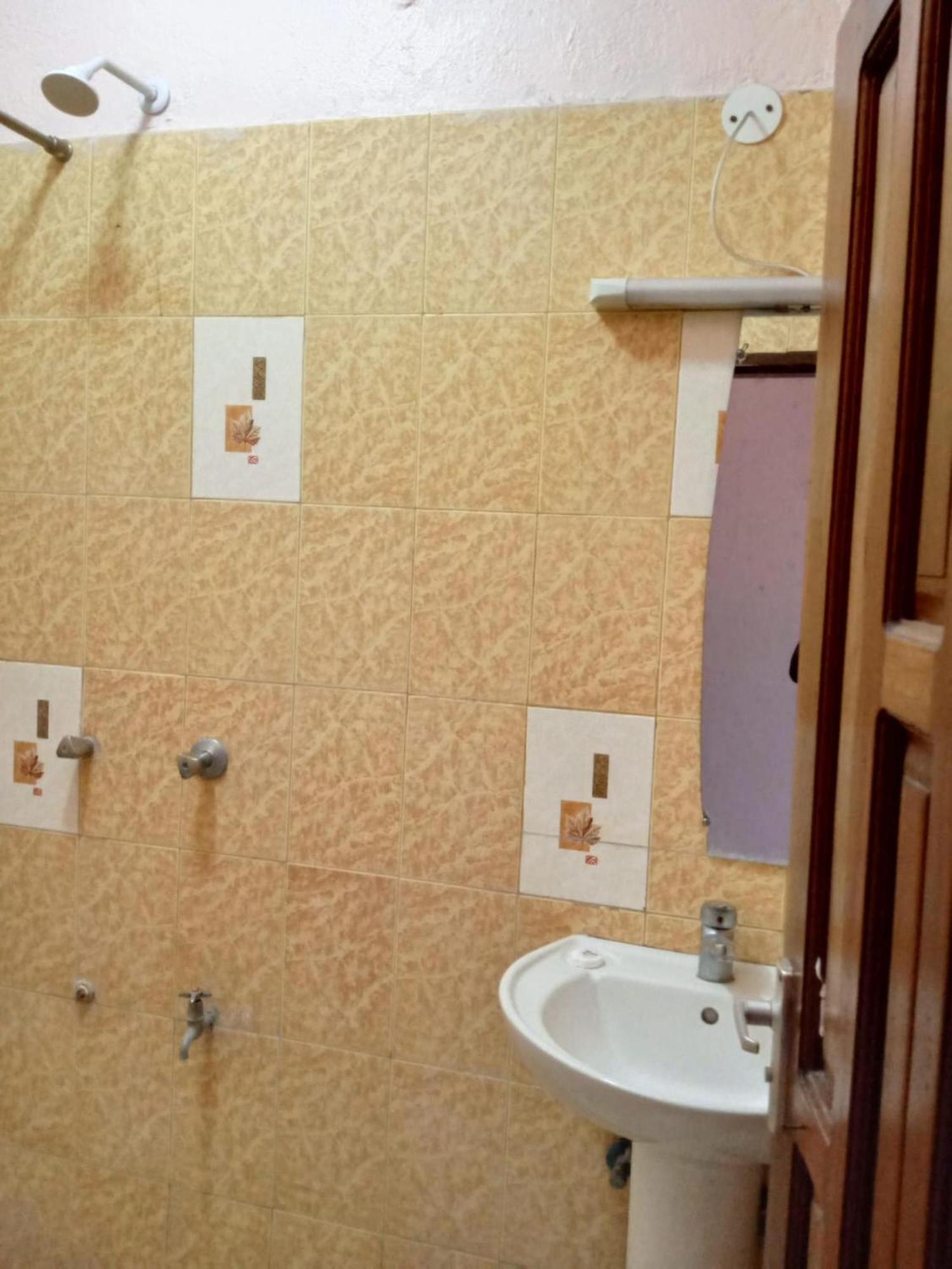 Checkpoint Inn Hotel, Mombasa Ngoại thất bức ảnh