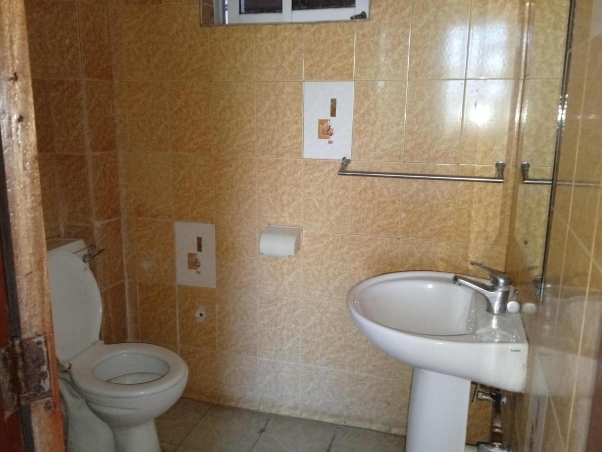 Checkpoint Inn Hotel, Mombasa Ngoại thất bức ảnh
